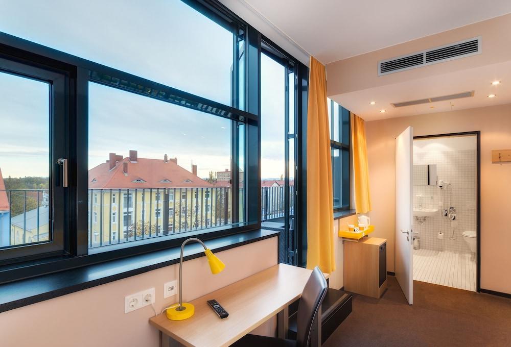 B&B Hotel Muenchen-Moosach Εξωτερικό φωτογραφία