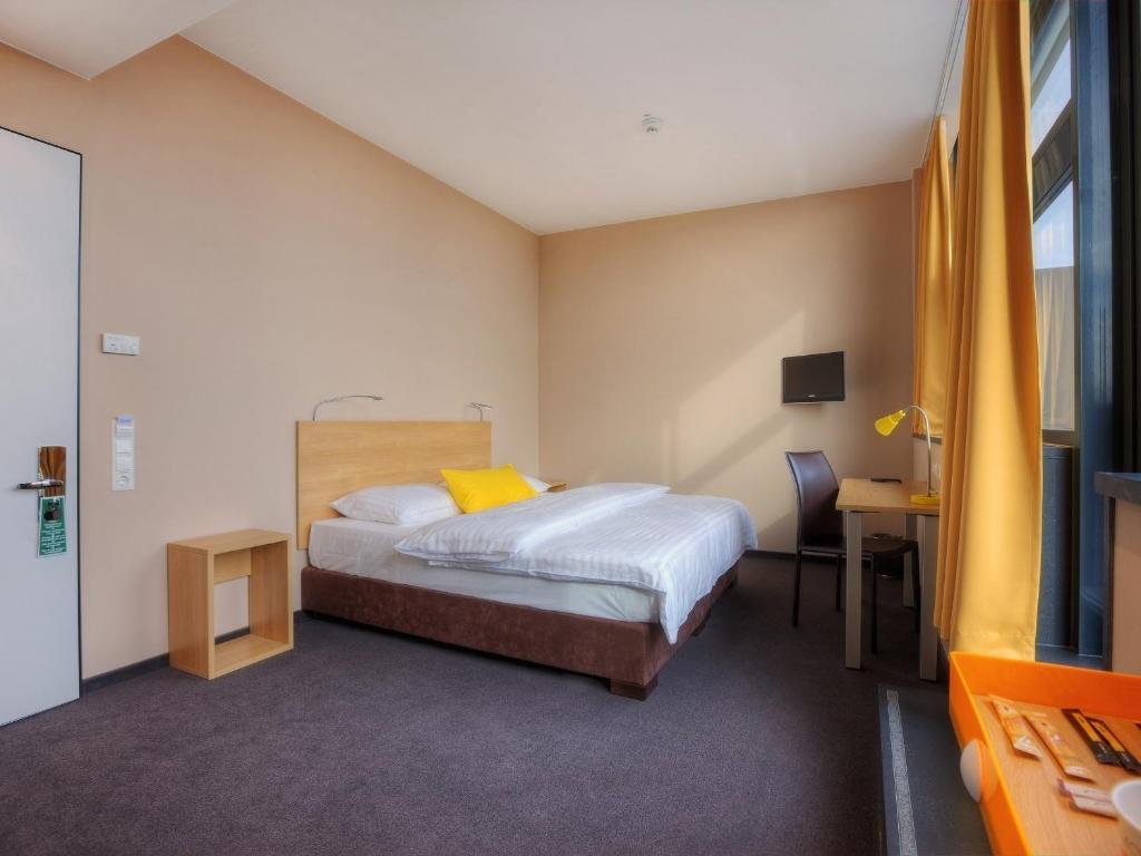 B&B Hotel Muenchen-Moosach Εξωτερικό φωτογραφία